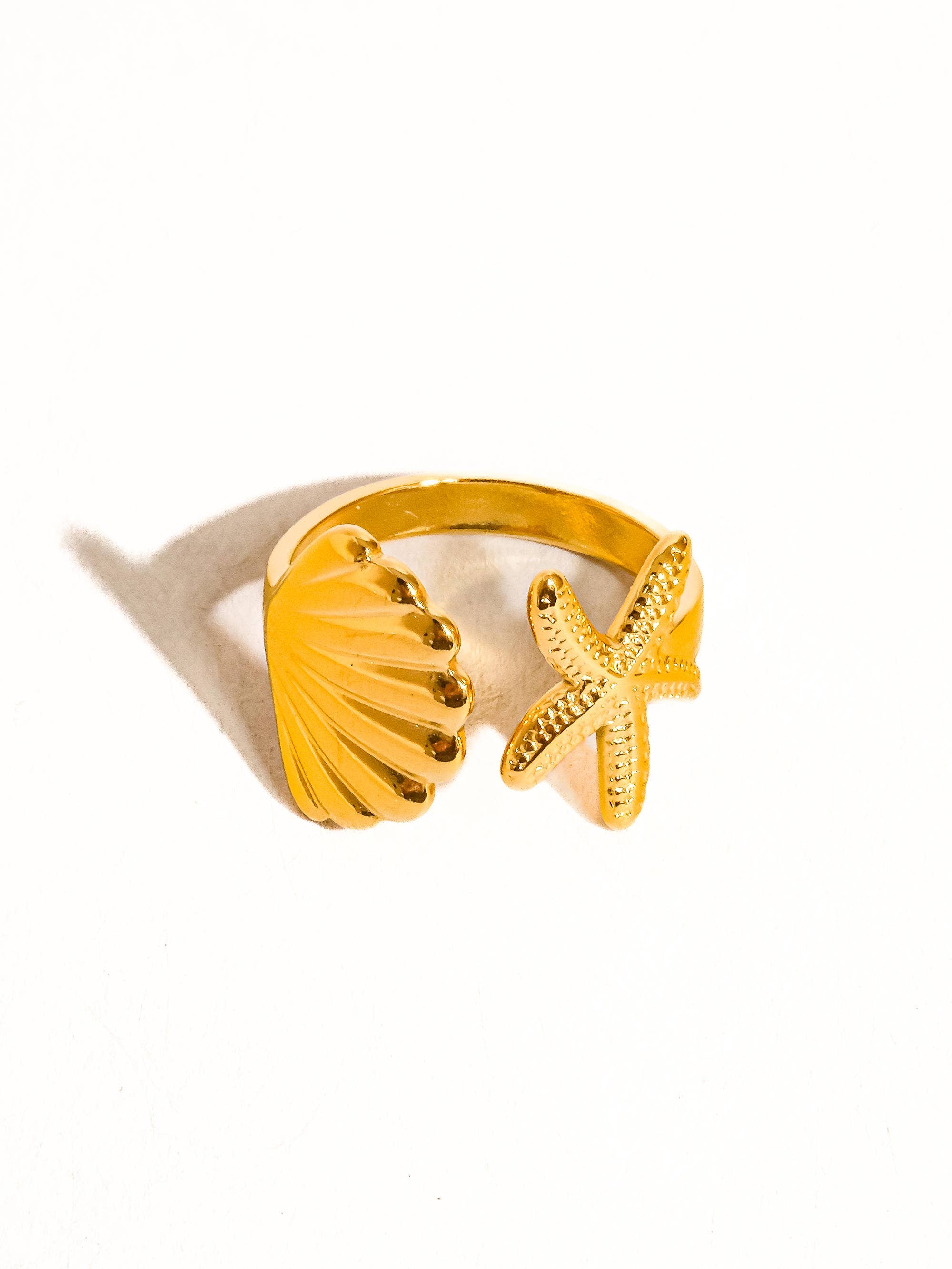 Étoilé 18K Gold Star and Shell Ring