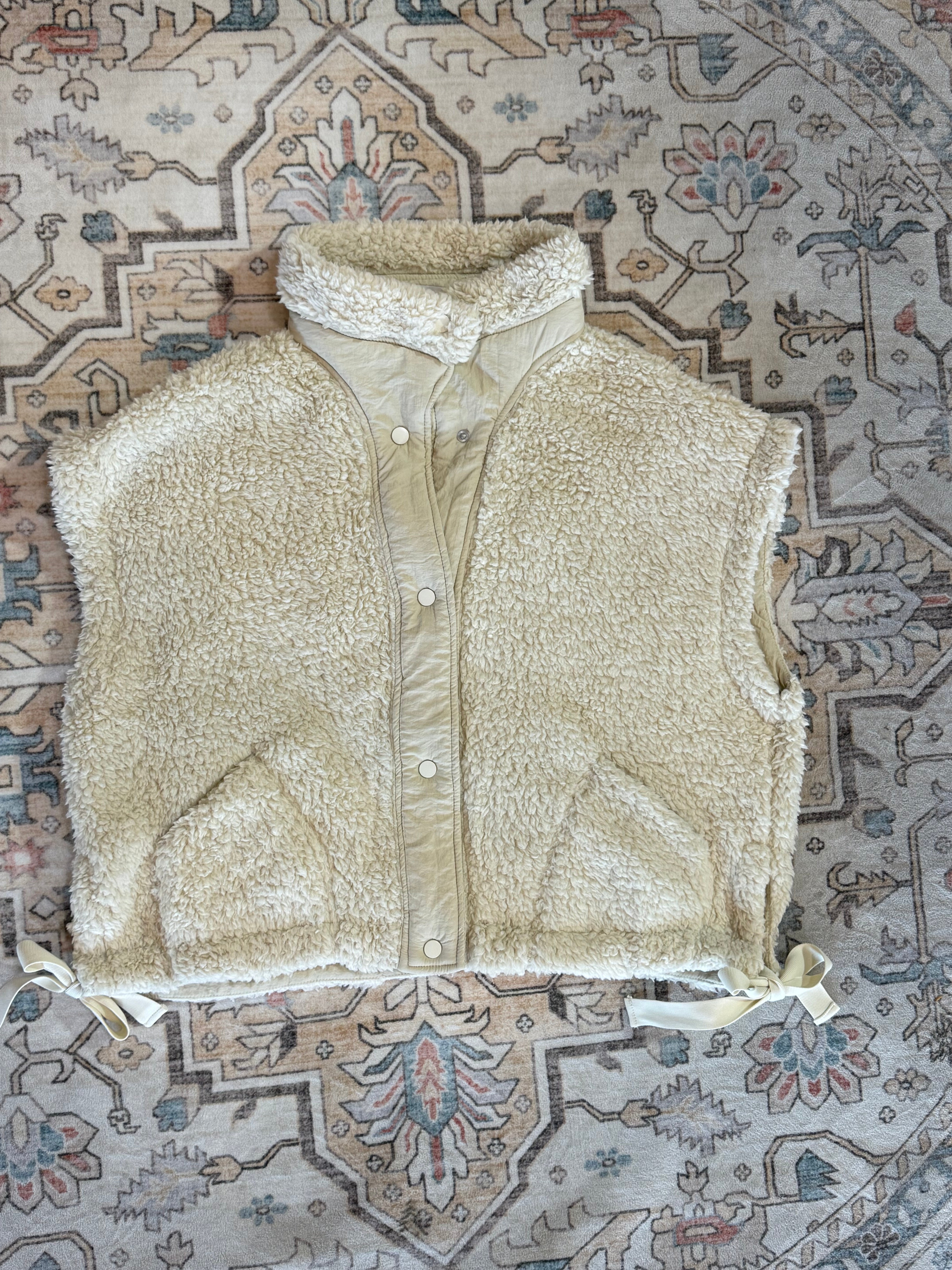 Oversized Faux Fur Vest:Sand