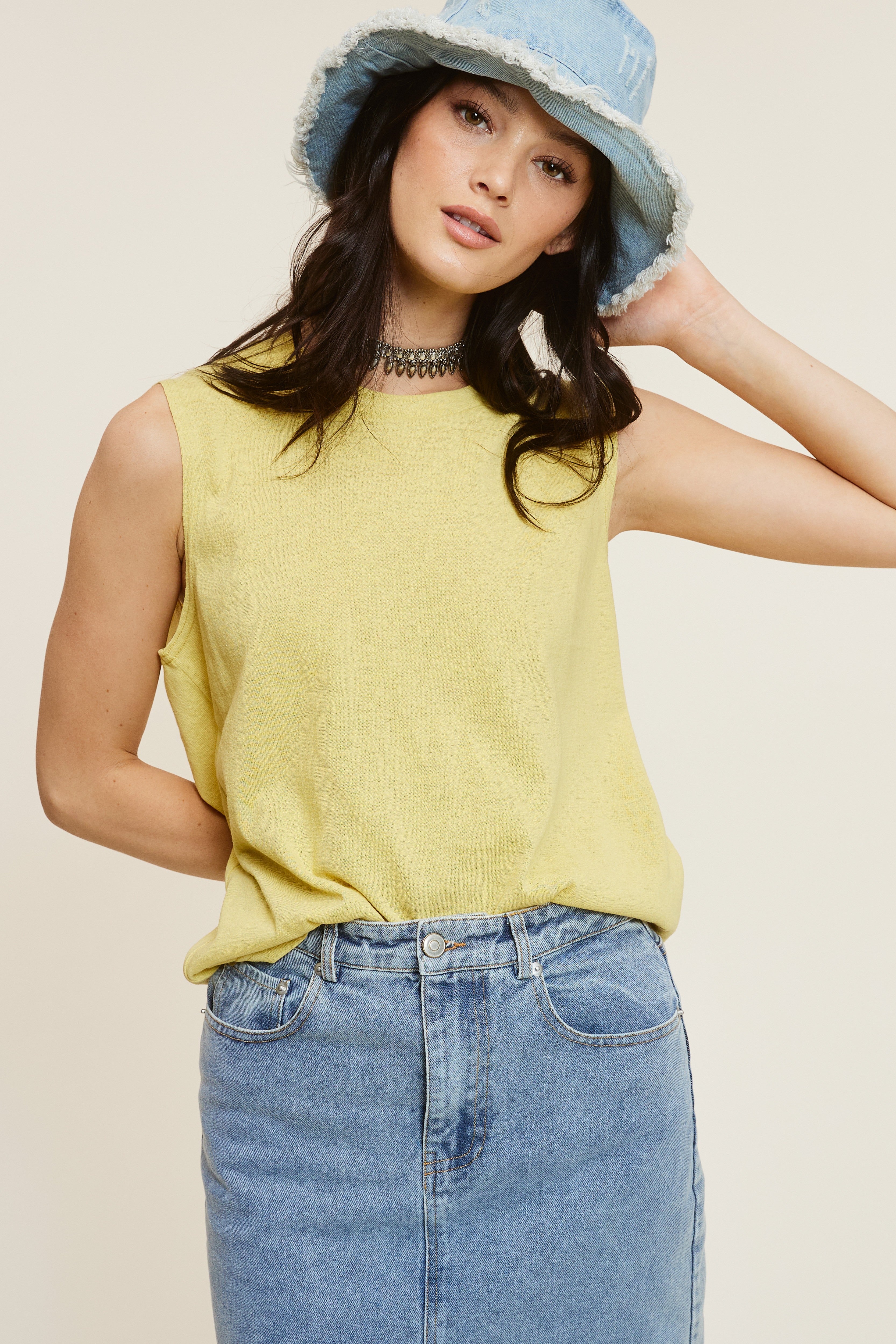 Round Neck Muscle Tee: Pistachio