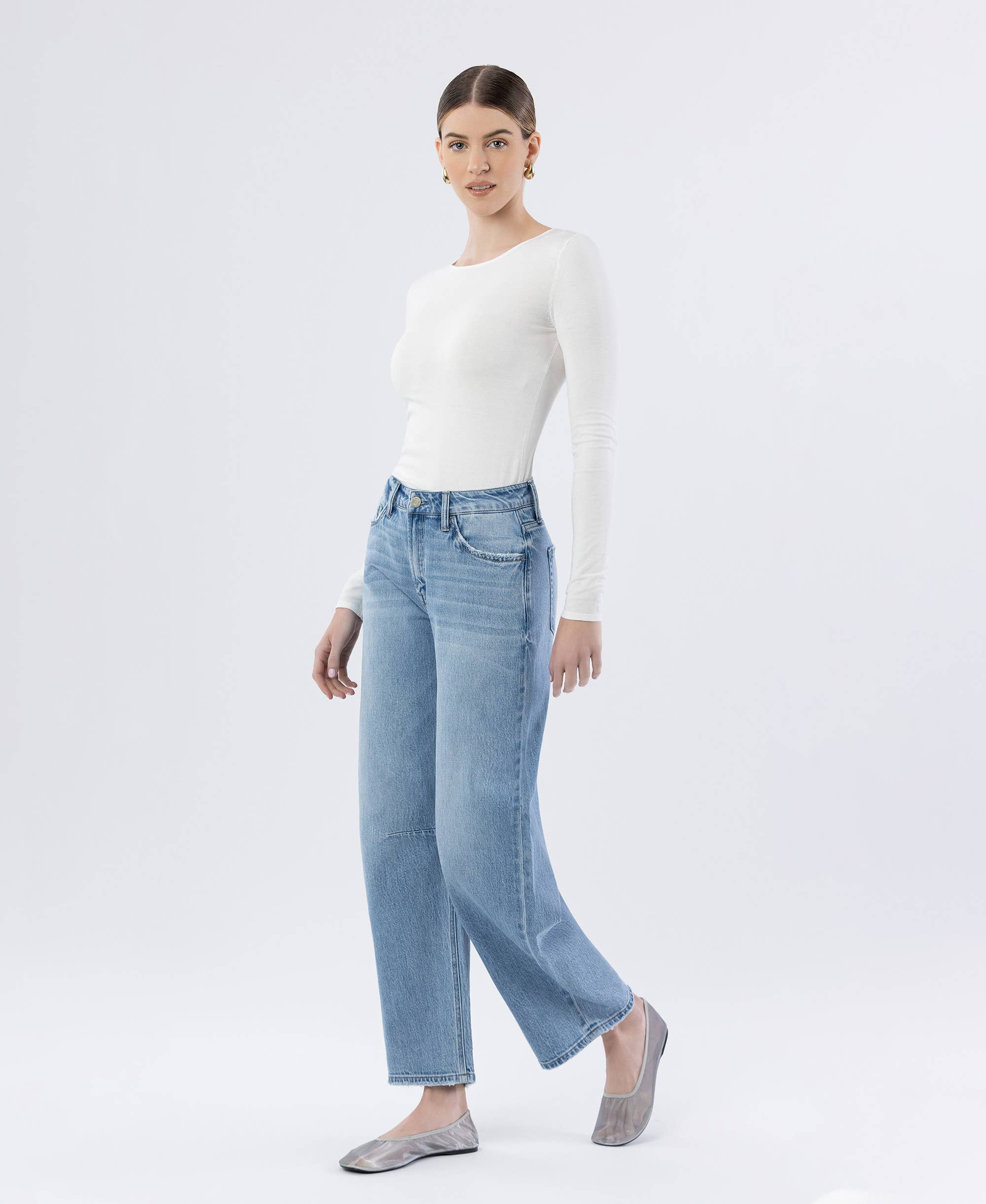High Rise Barrel Jeans:Charm