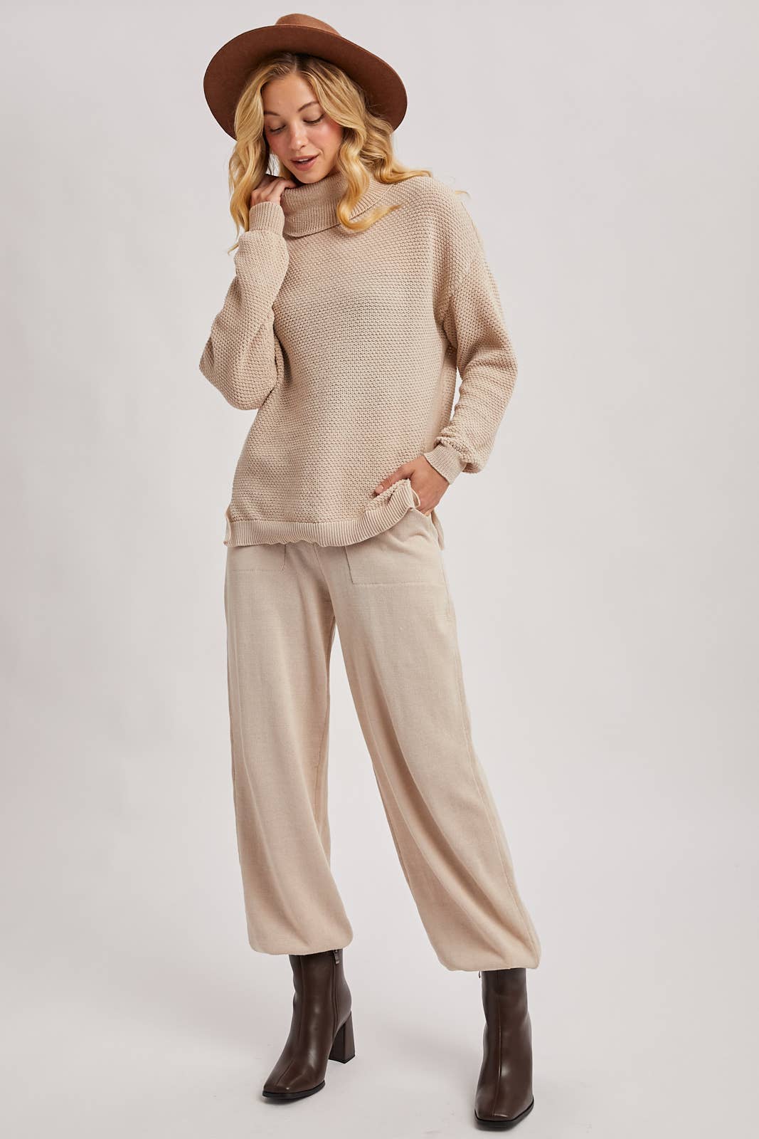 Relaxed Knit Jogger: Beige