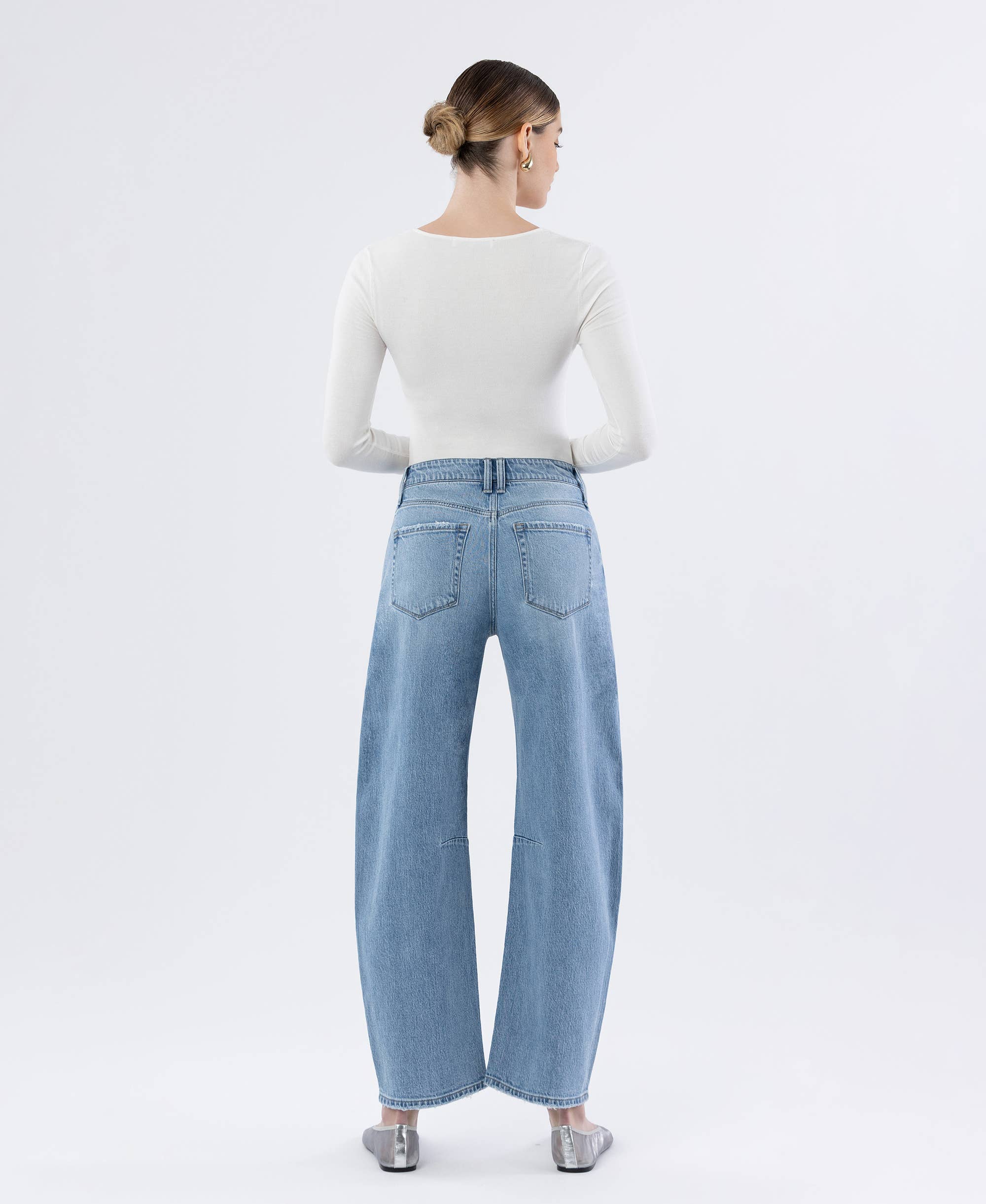 High Rise Barrel Jeans:Charm