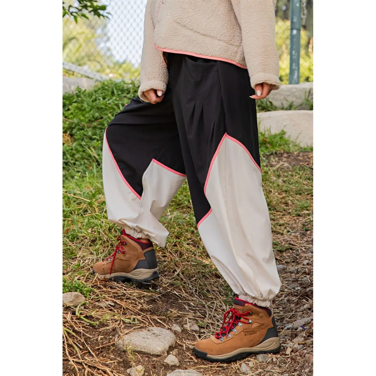 Contrast Flow Jogger: Blk/Wh