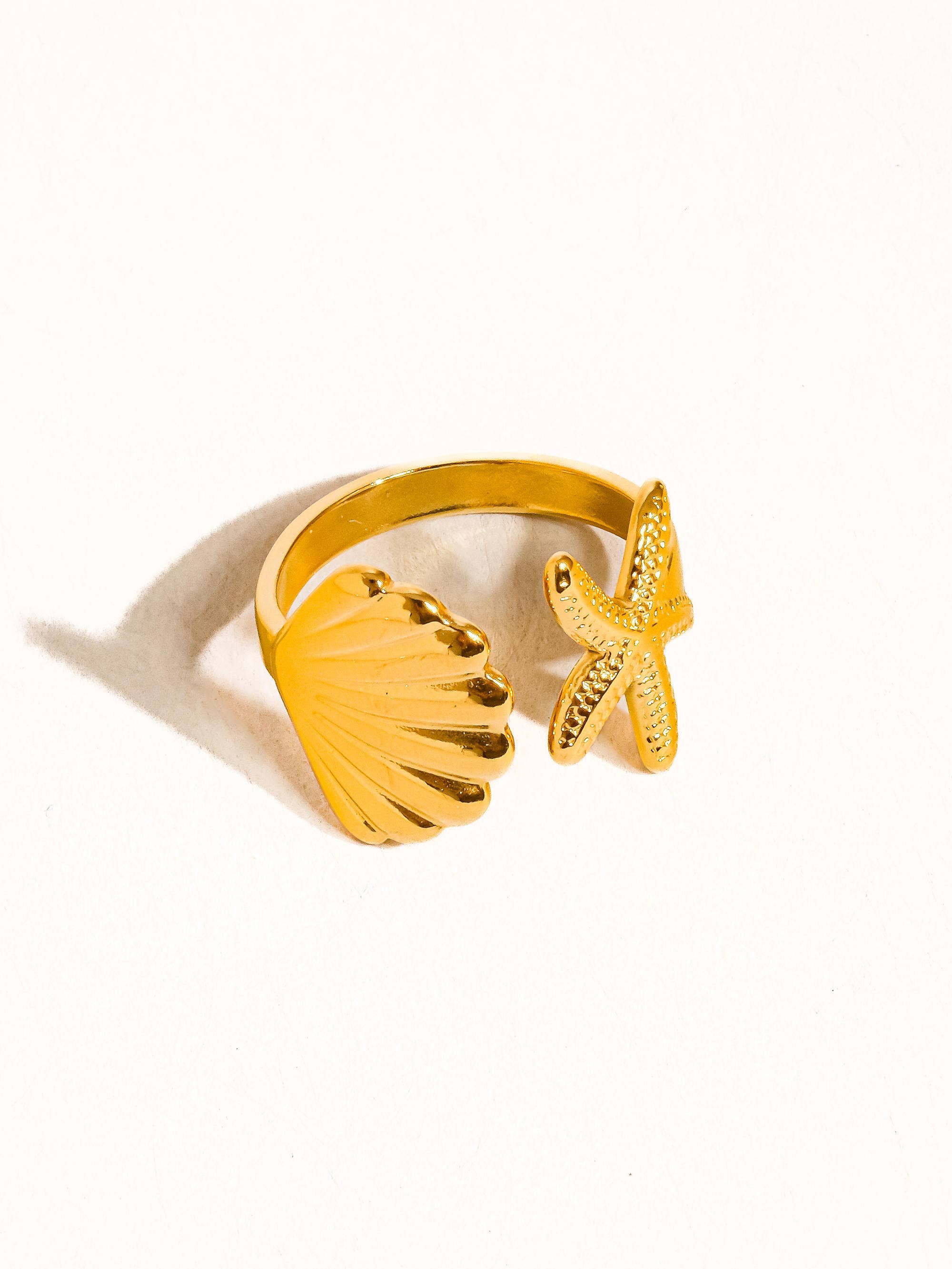 Étoilé 18K Gold Star and Shell Ring
