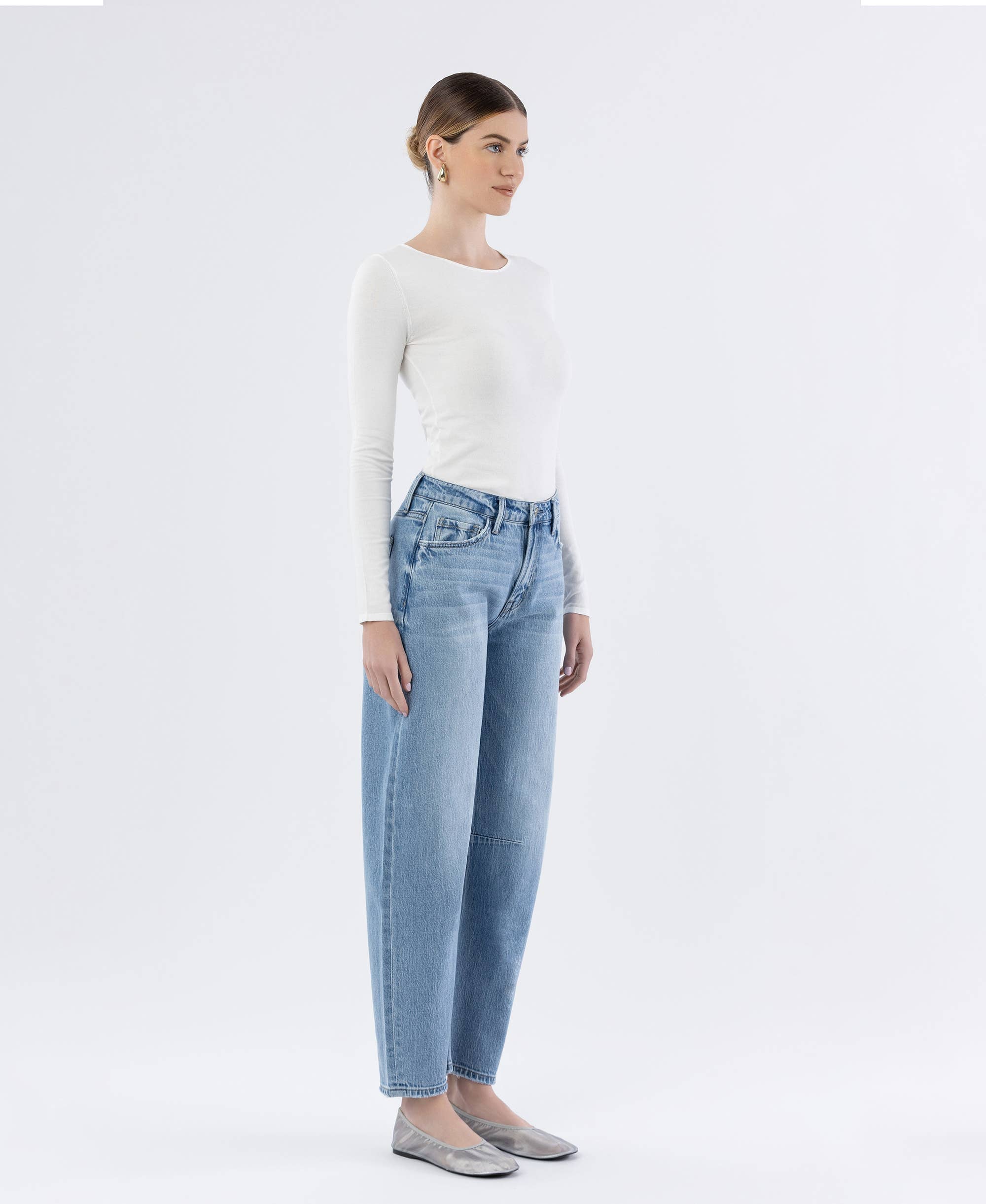 High Rise Barrel Jeans:Charm