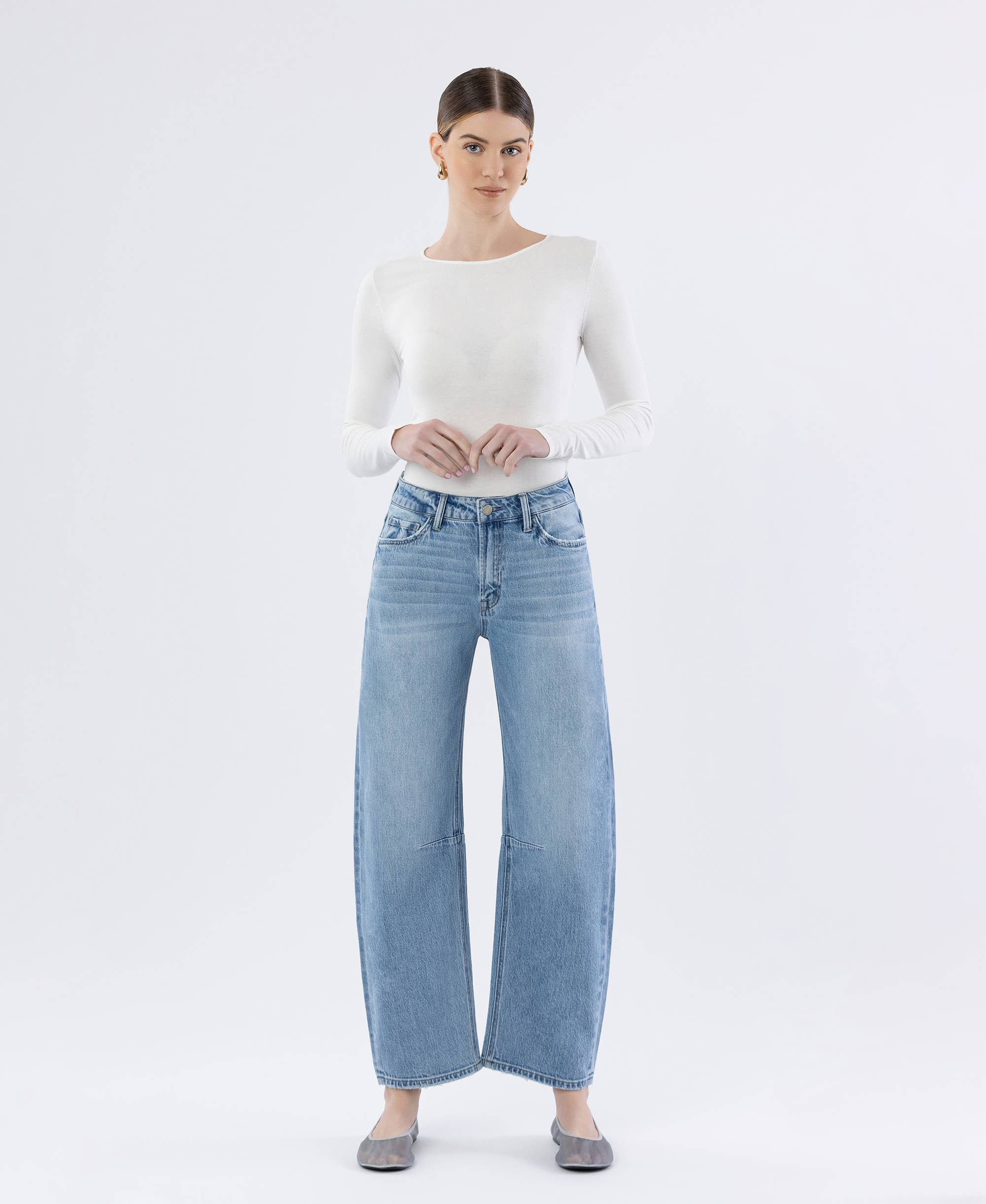 High Rise Barrel Jeans:Charm