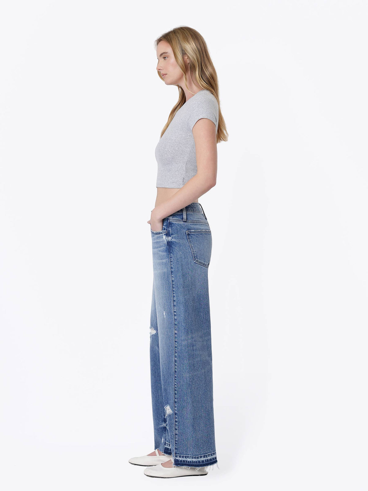 Distressed Barrel Jeans