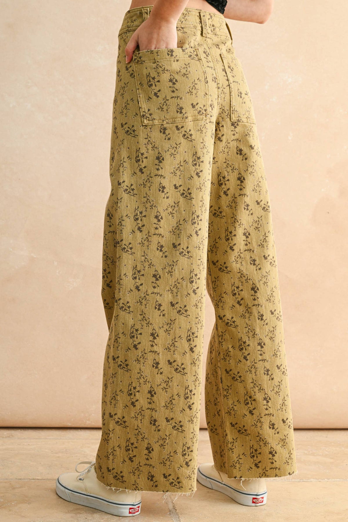 Floral Stretched Pants: Straw