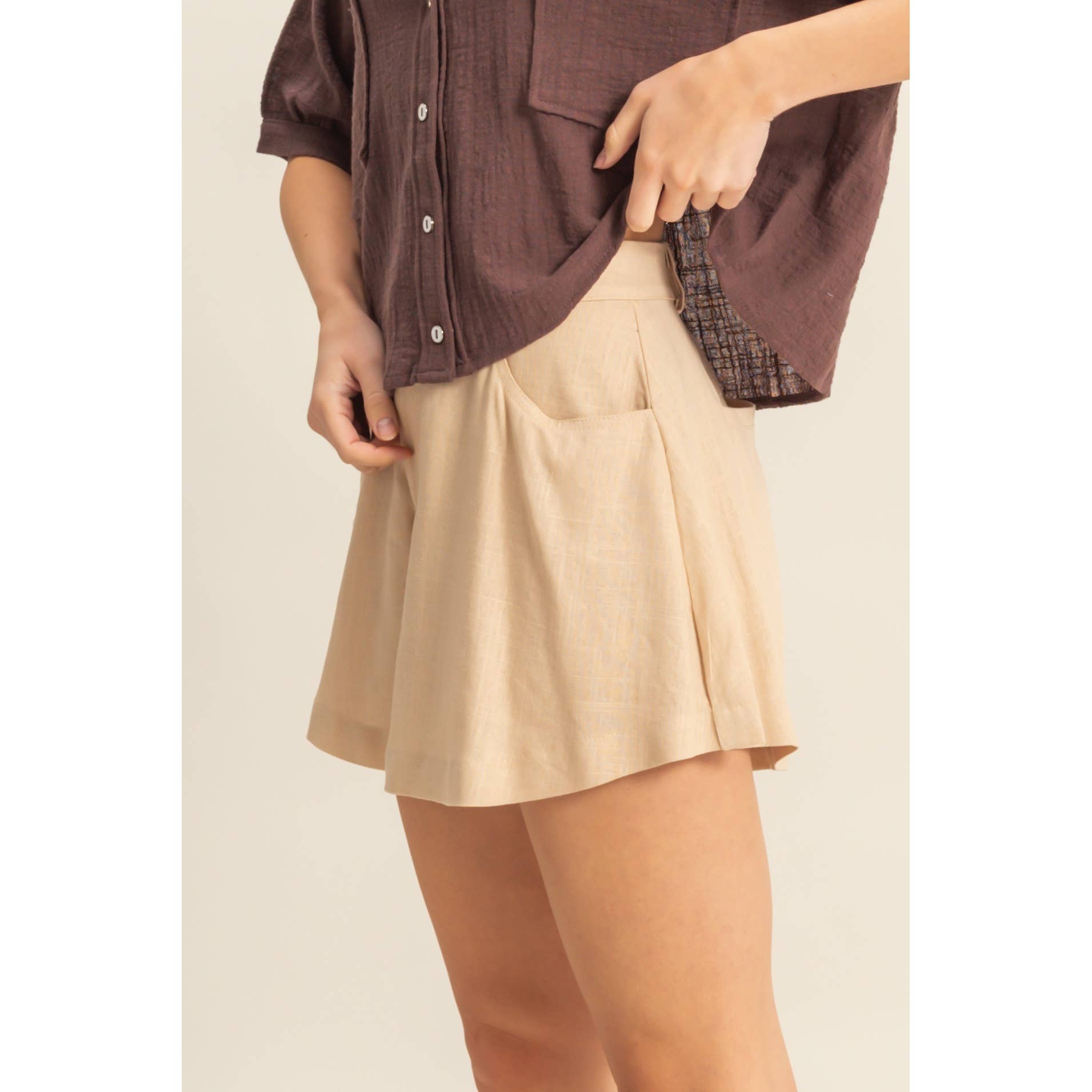 Mid-Rise Flared Shorts:KHAKI