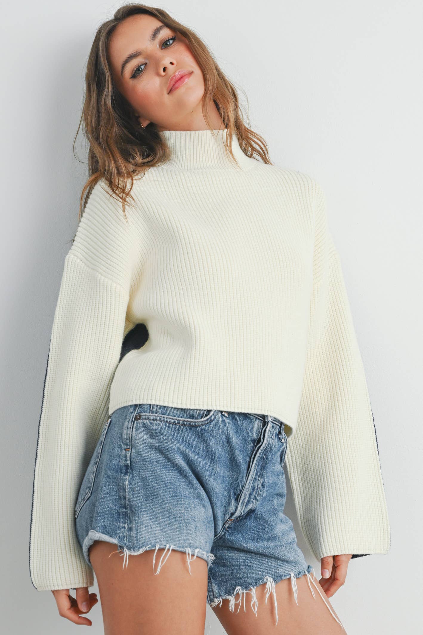 Two-Toned Turtleneck:Ivory/Blue