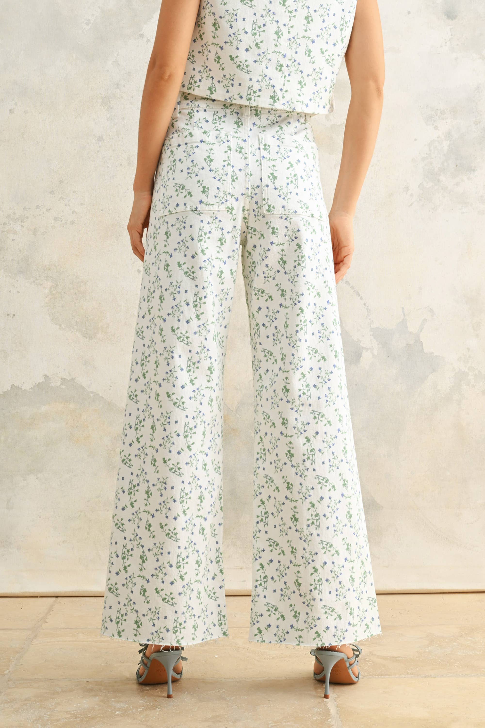 Floral Print Pants: White/Blue