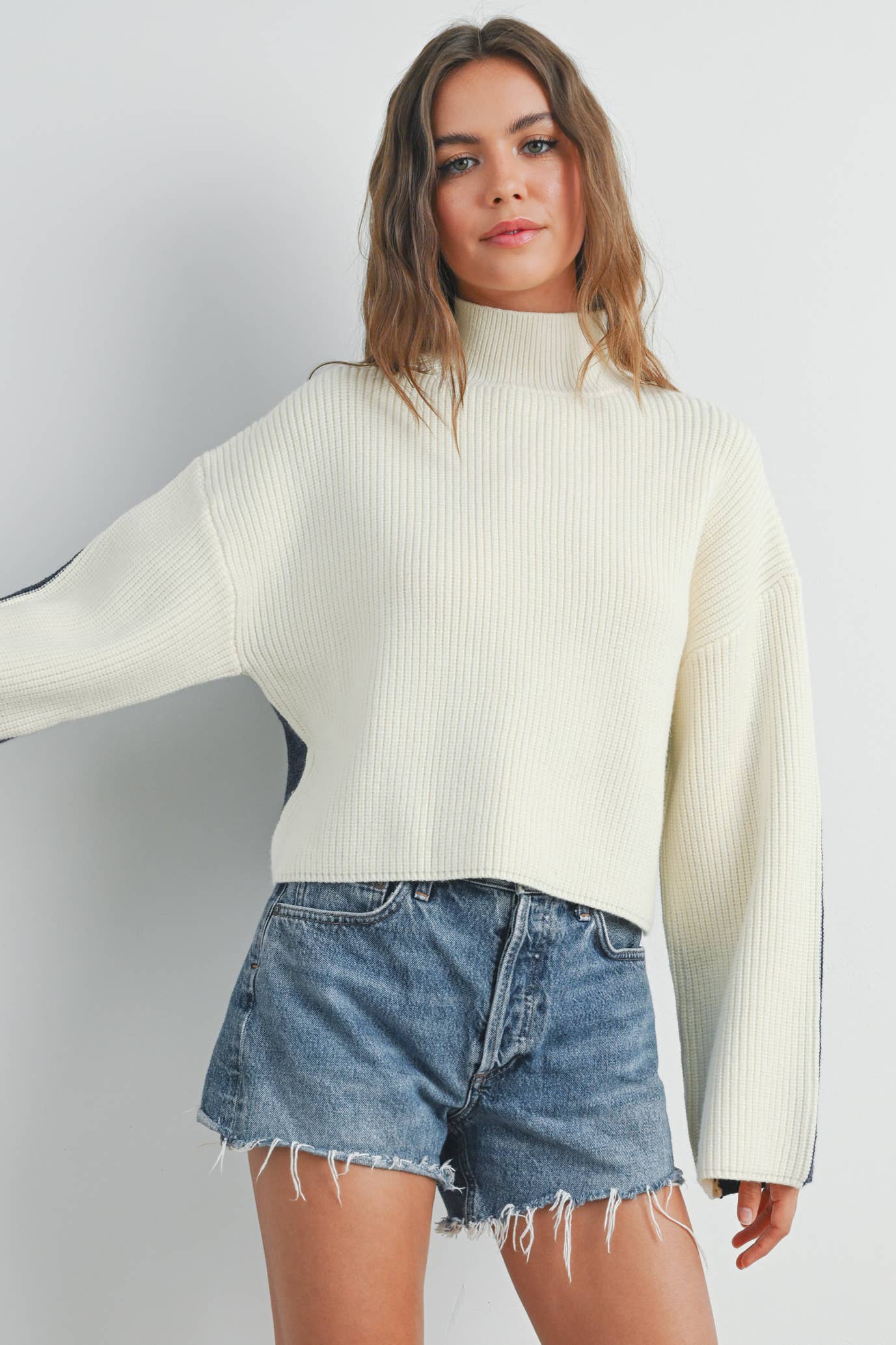 Two-Toned Turtleneck:Ivory/Blue