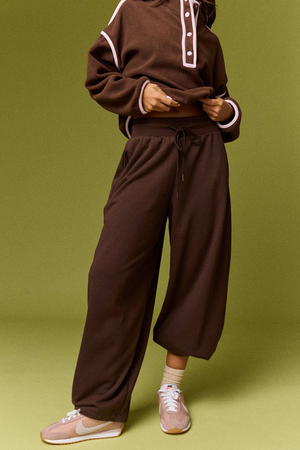 Wide Jogger Pants: Brown