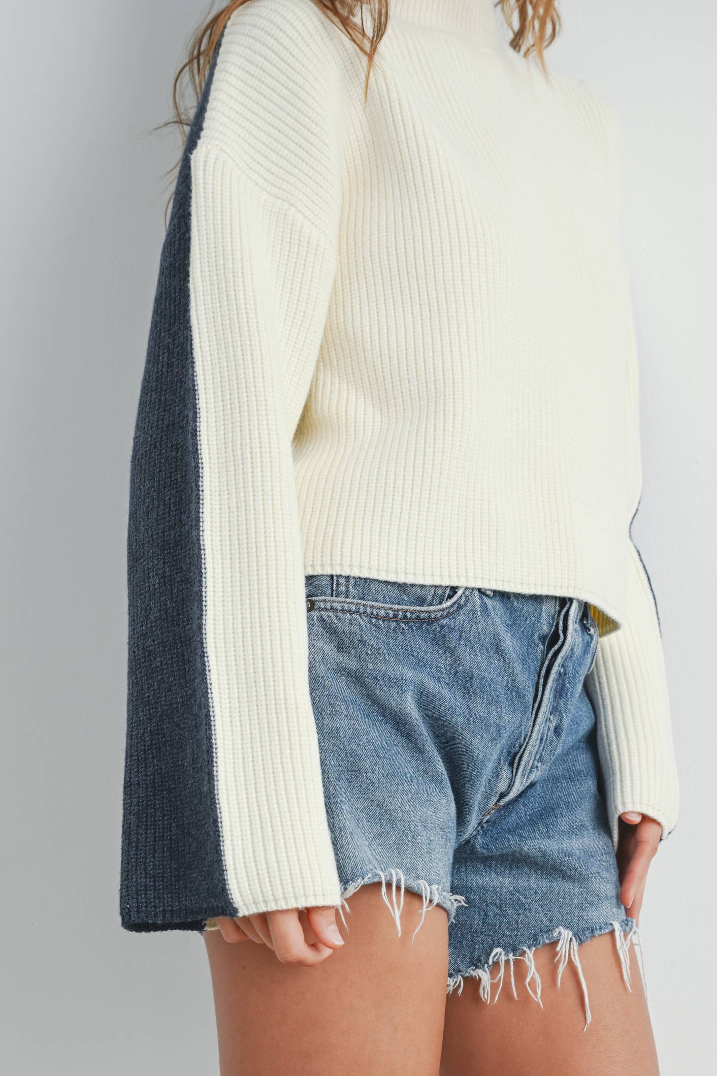 Two-Toned Turtleneck:Ivory/Blue
