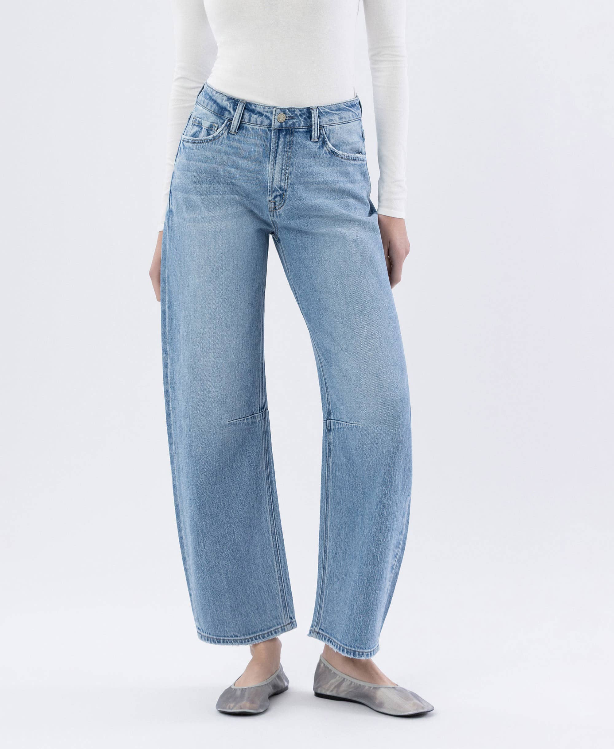 High Rise Barrel Jeans:Charm