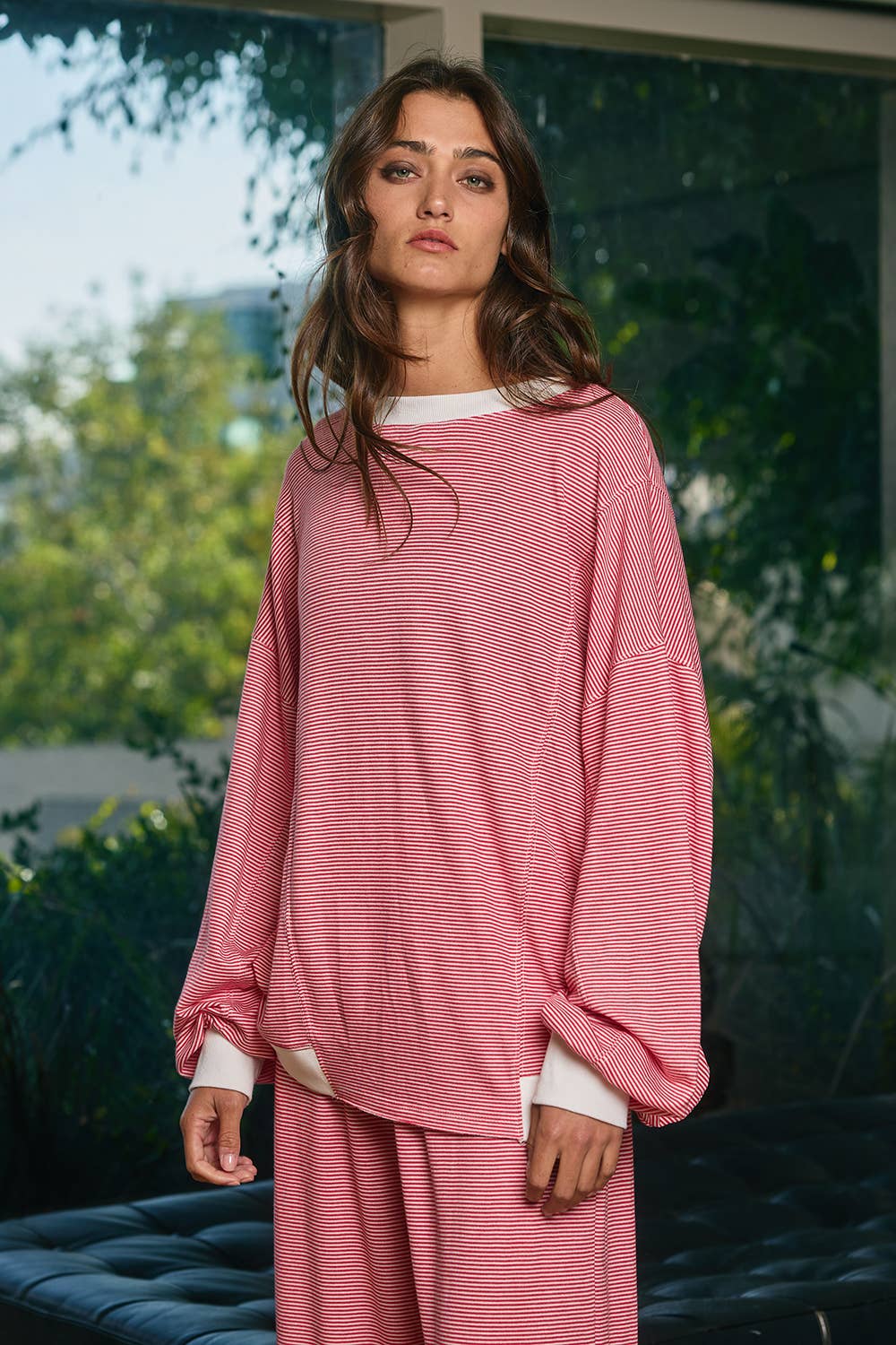 Reversible Twist-Front Set: Red/Ivory