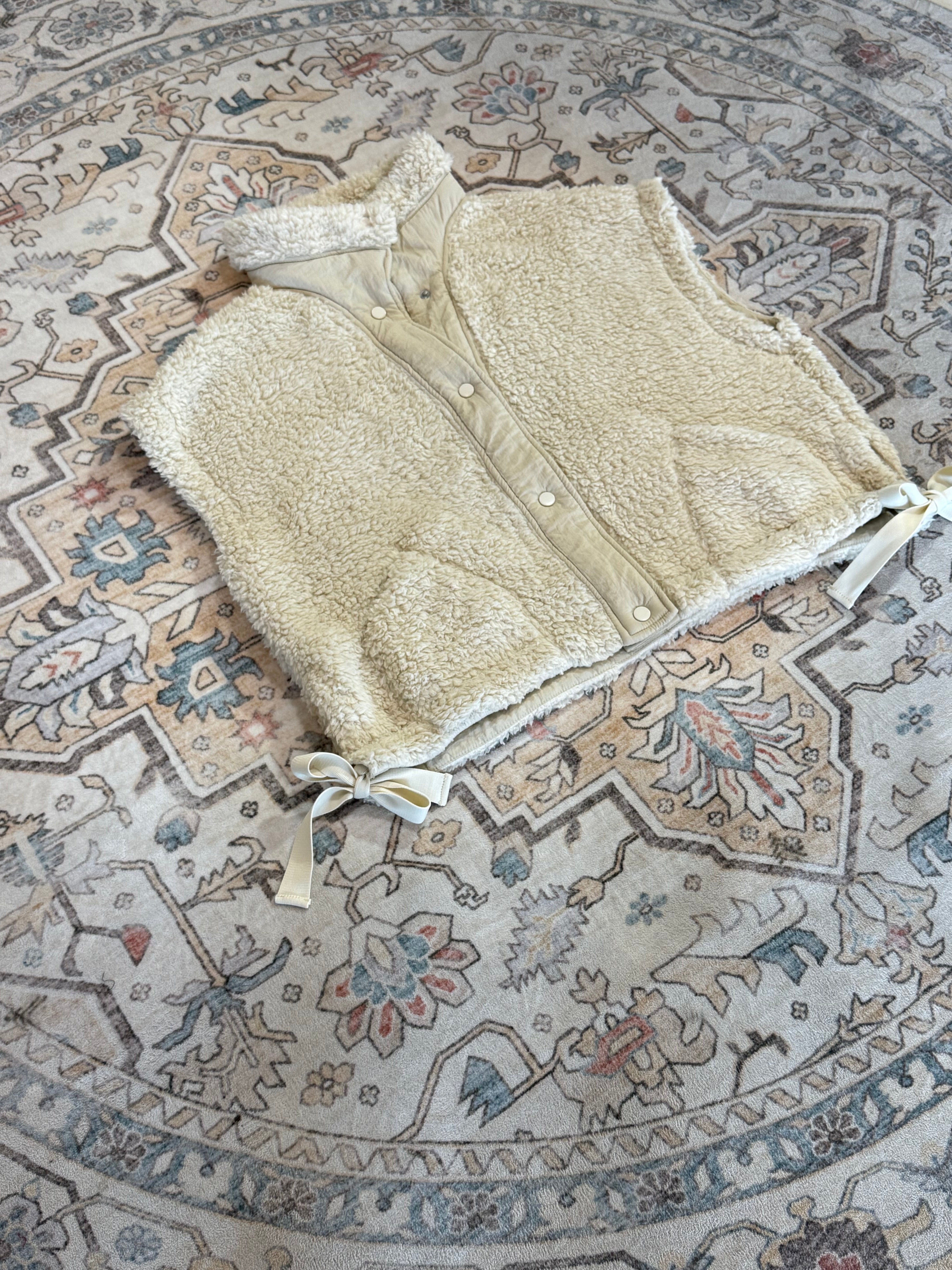 Oversized Faux Fur Vest:Sand