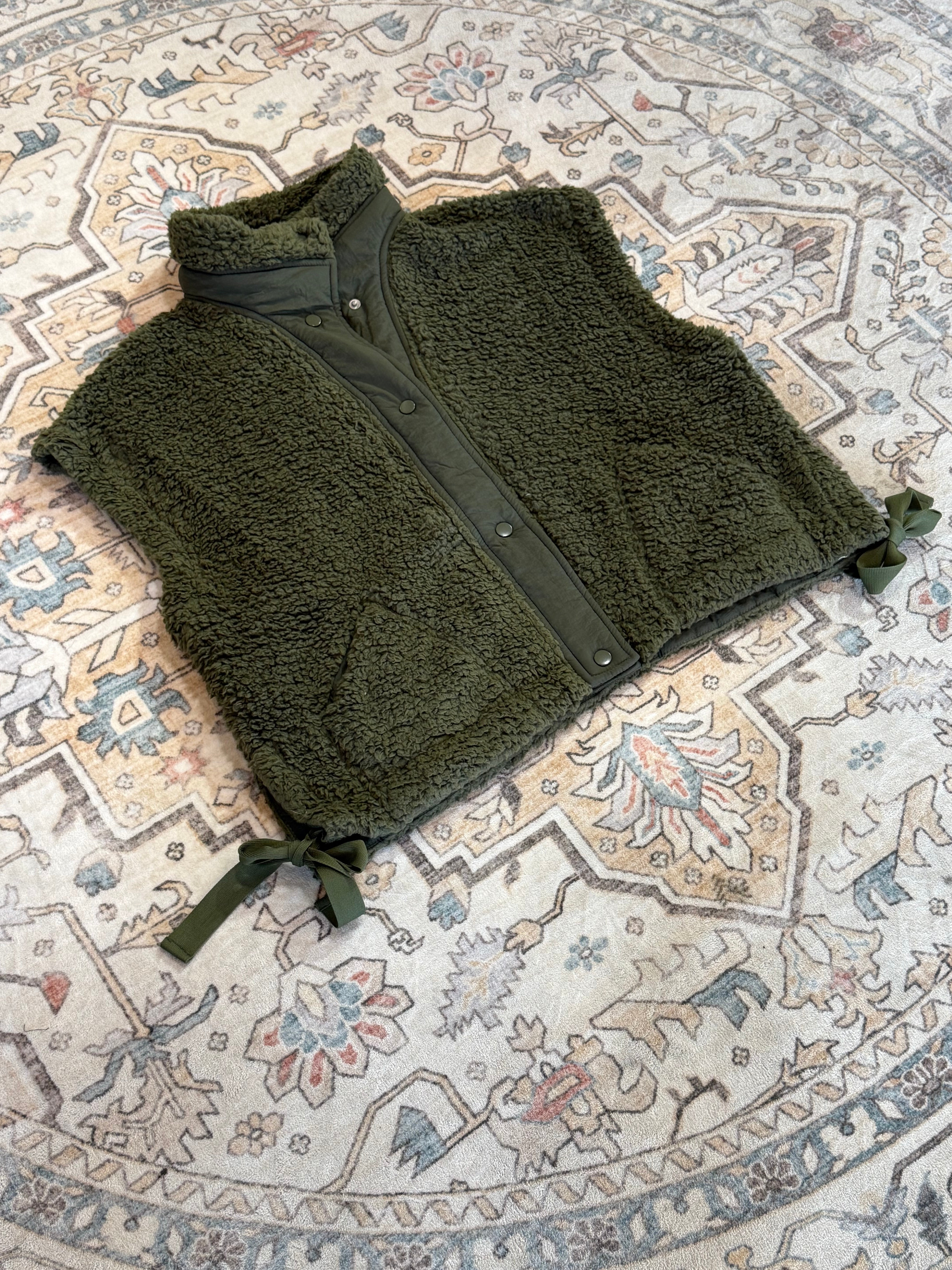 Oversized Faux Fur Vest:Dk.Olive