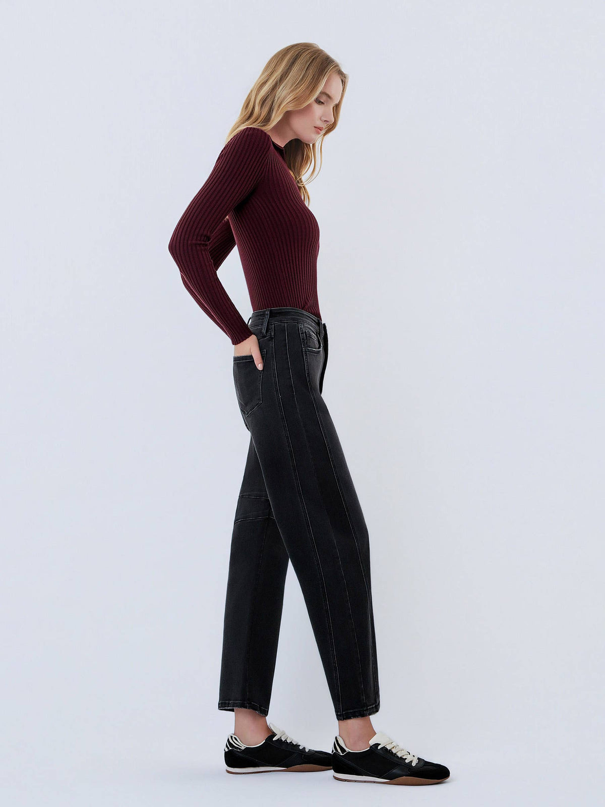 High Rise Ankle Barrel Jeans: Blk.