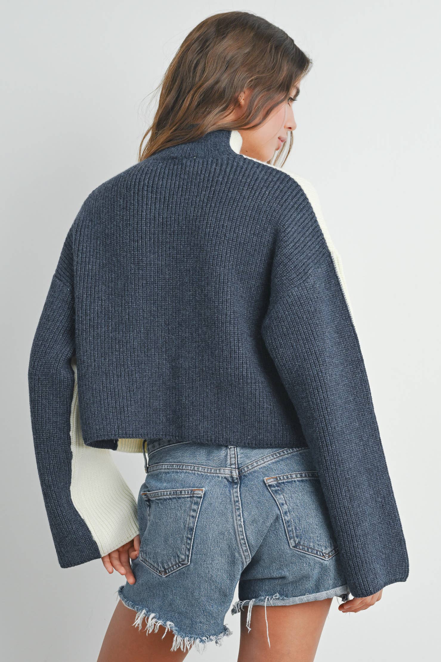 Two-Toned Turtleneck:Ivory/Blue