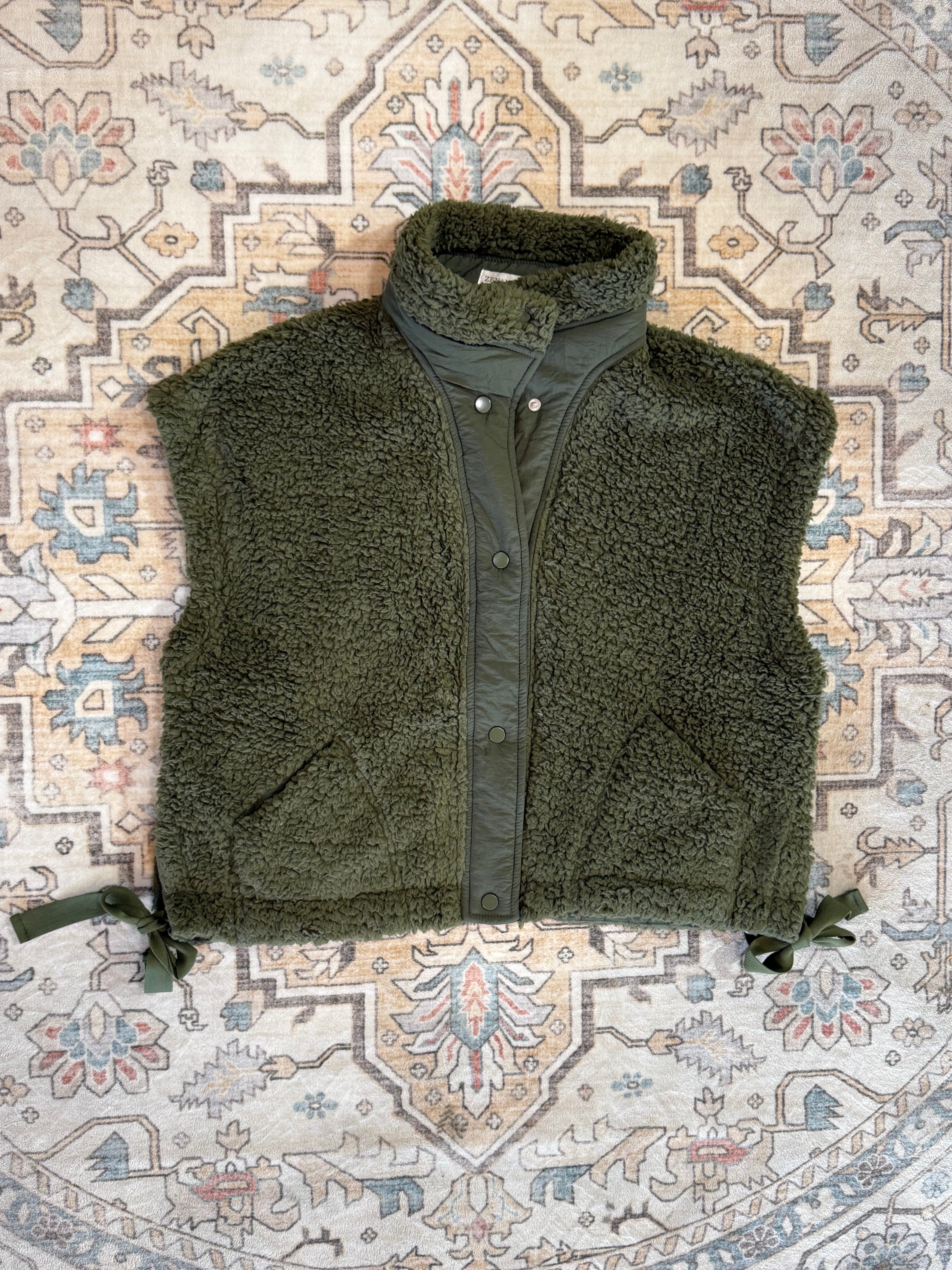 Oversized Faux Fur Vest:Dk.Olive