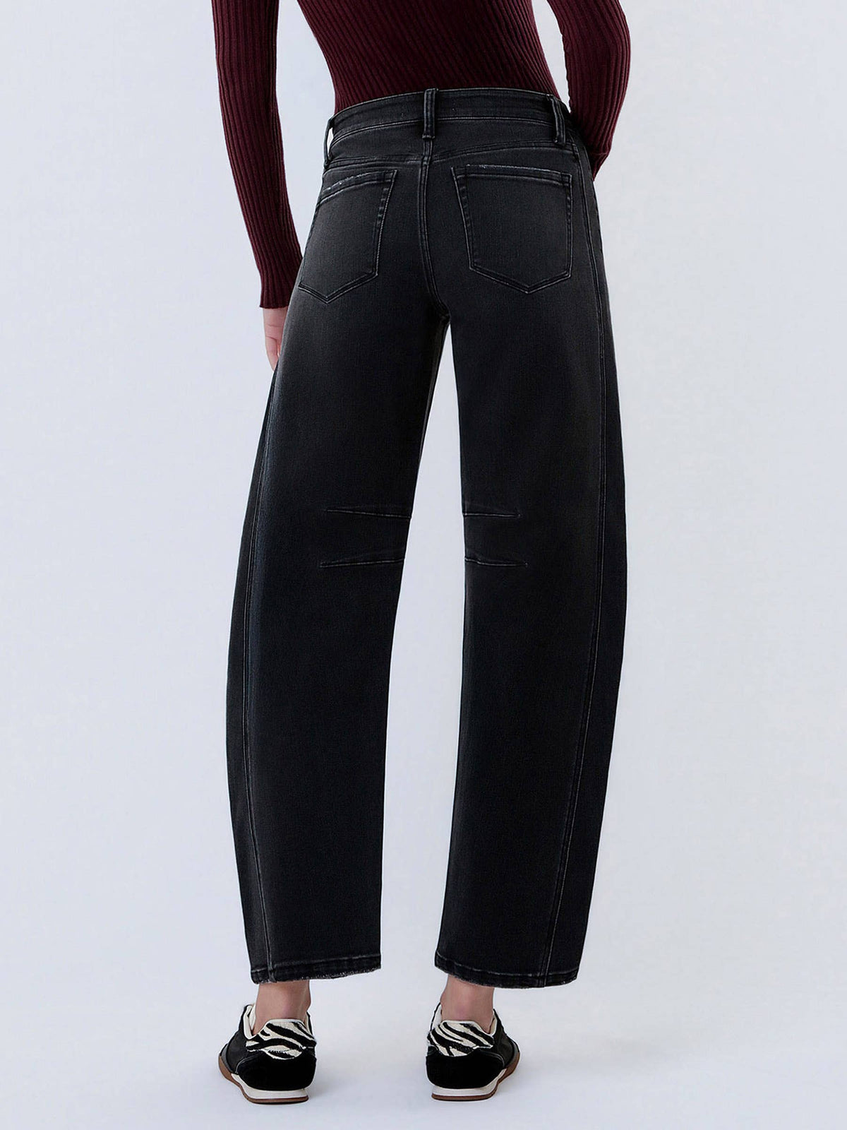 High Rise Ankle Barrel Jeans: Blk.
