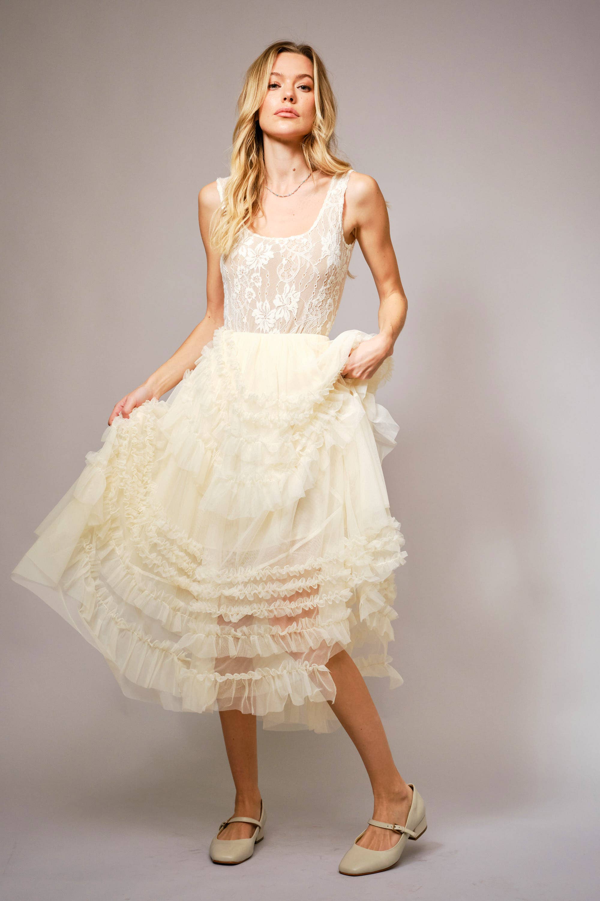 Lace Scoop Neck Bodysuit: Cream