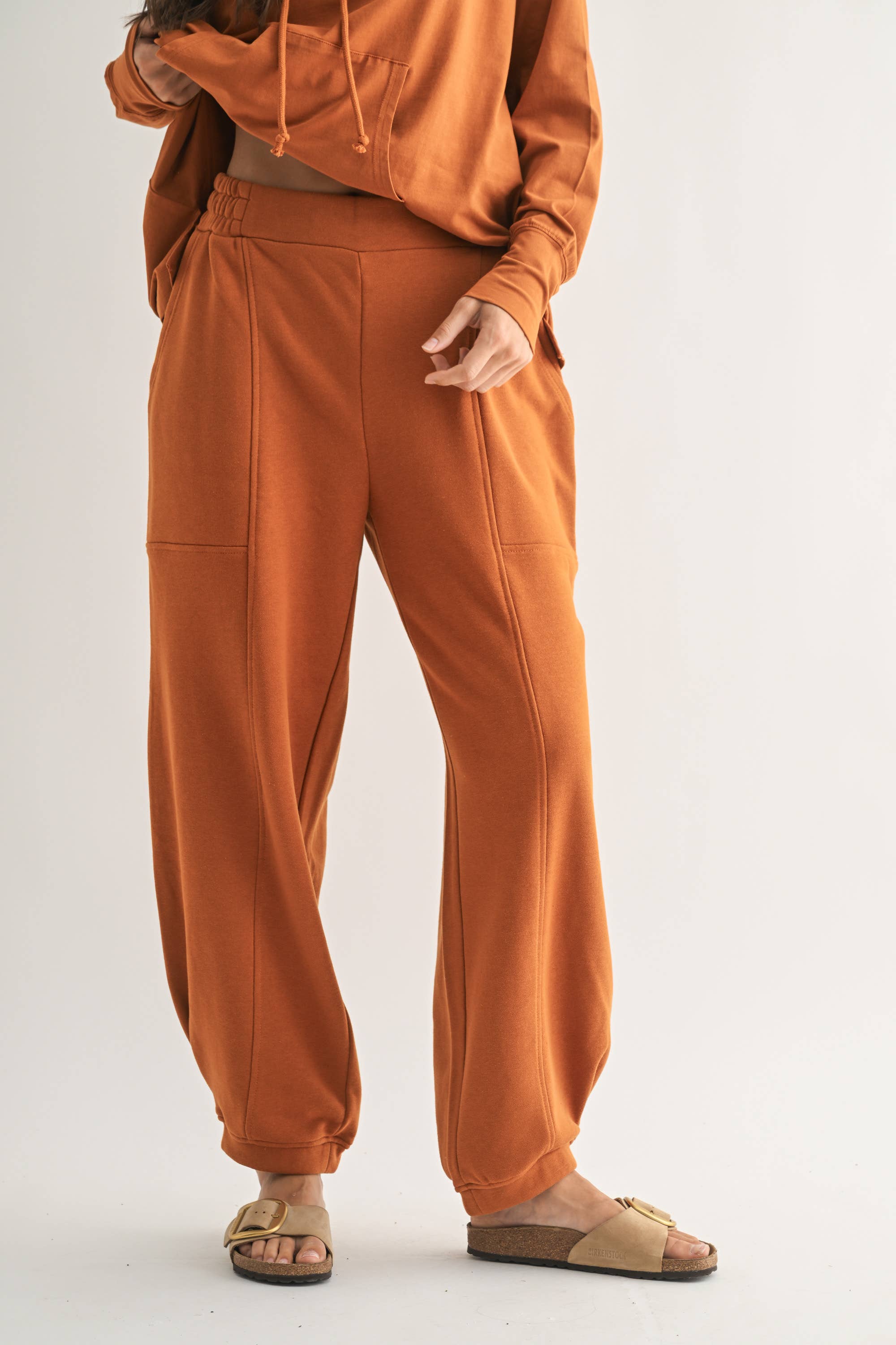 Dune Drift Jogger: Burnt Amber