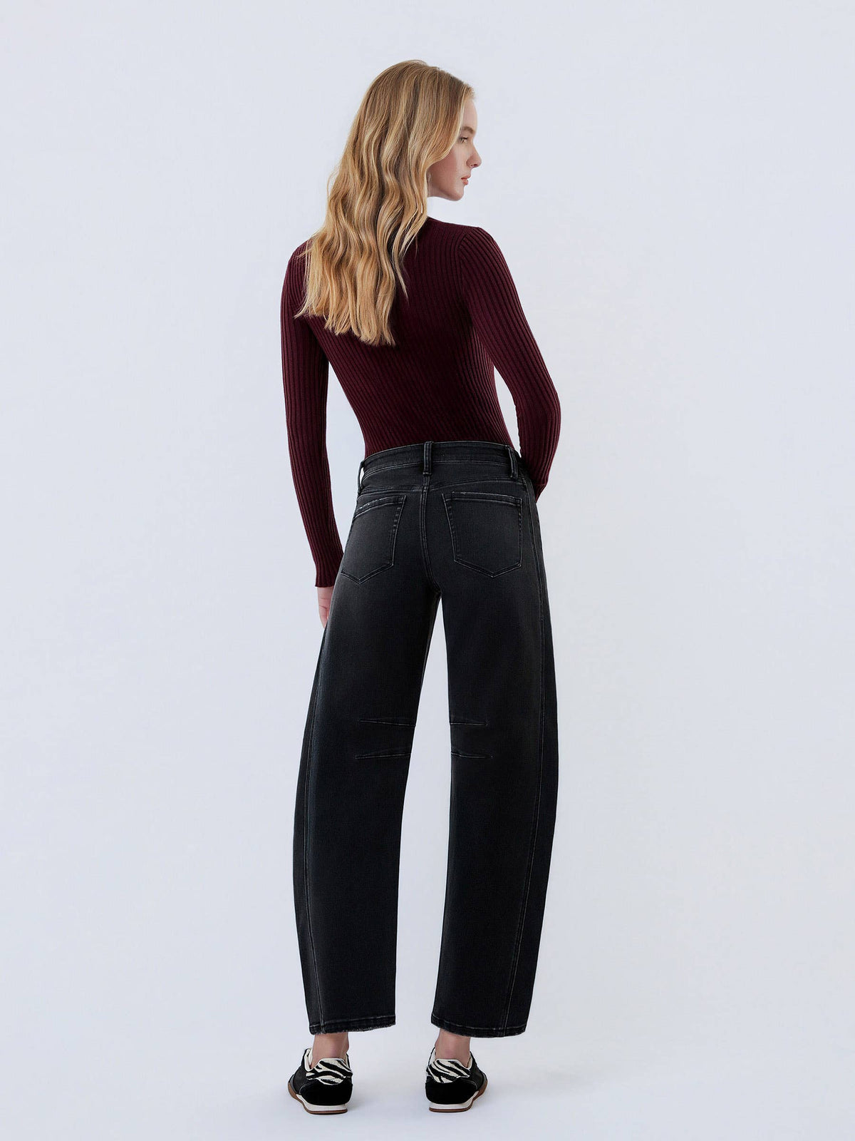 High Rise Ankle Barrel Jeans: Blk.