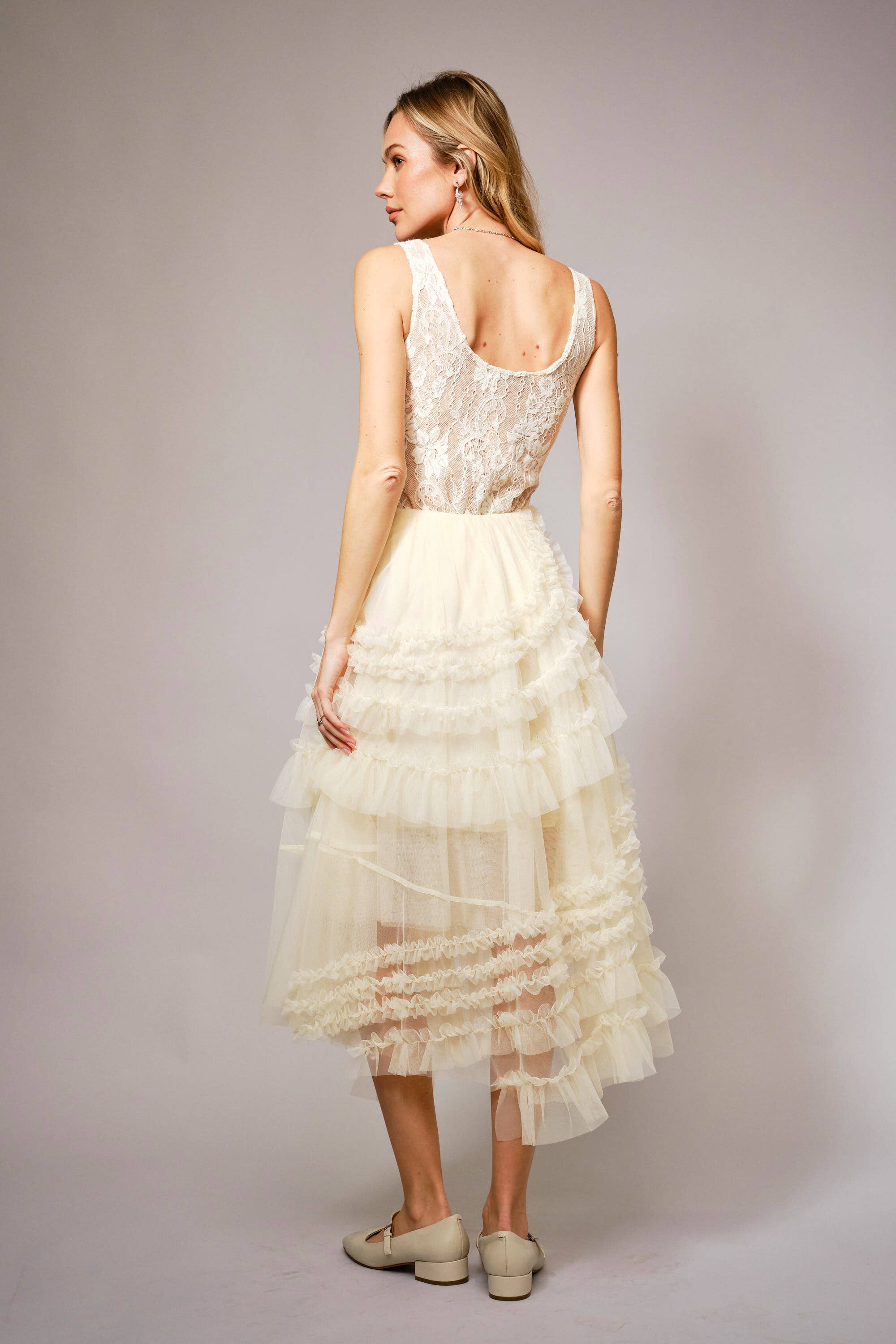 Lace Scoop Neck Bodysuit: Cream