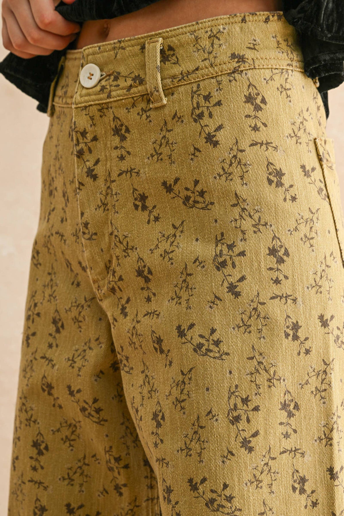 Floral Stretched Pants: Straw