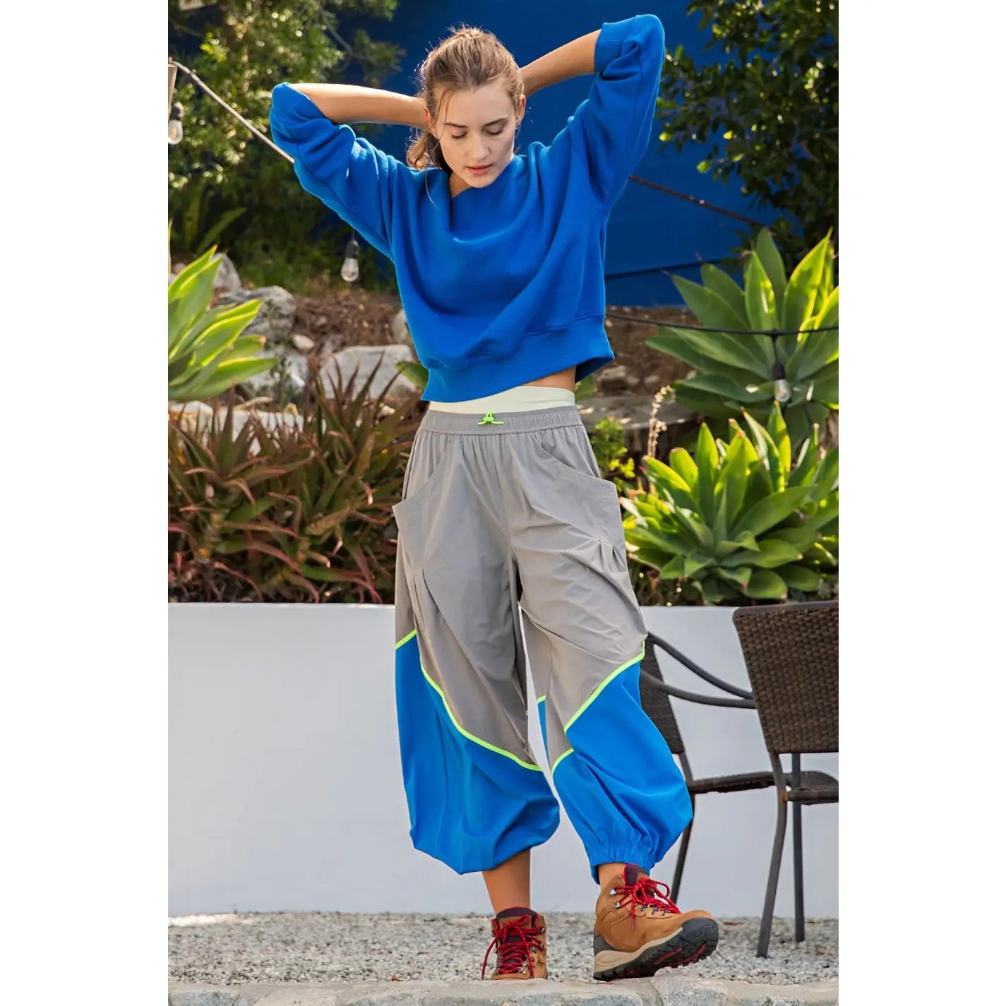 Contrast Flow Jogger:Taupe/Blue