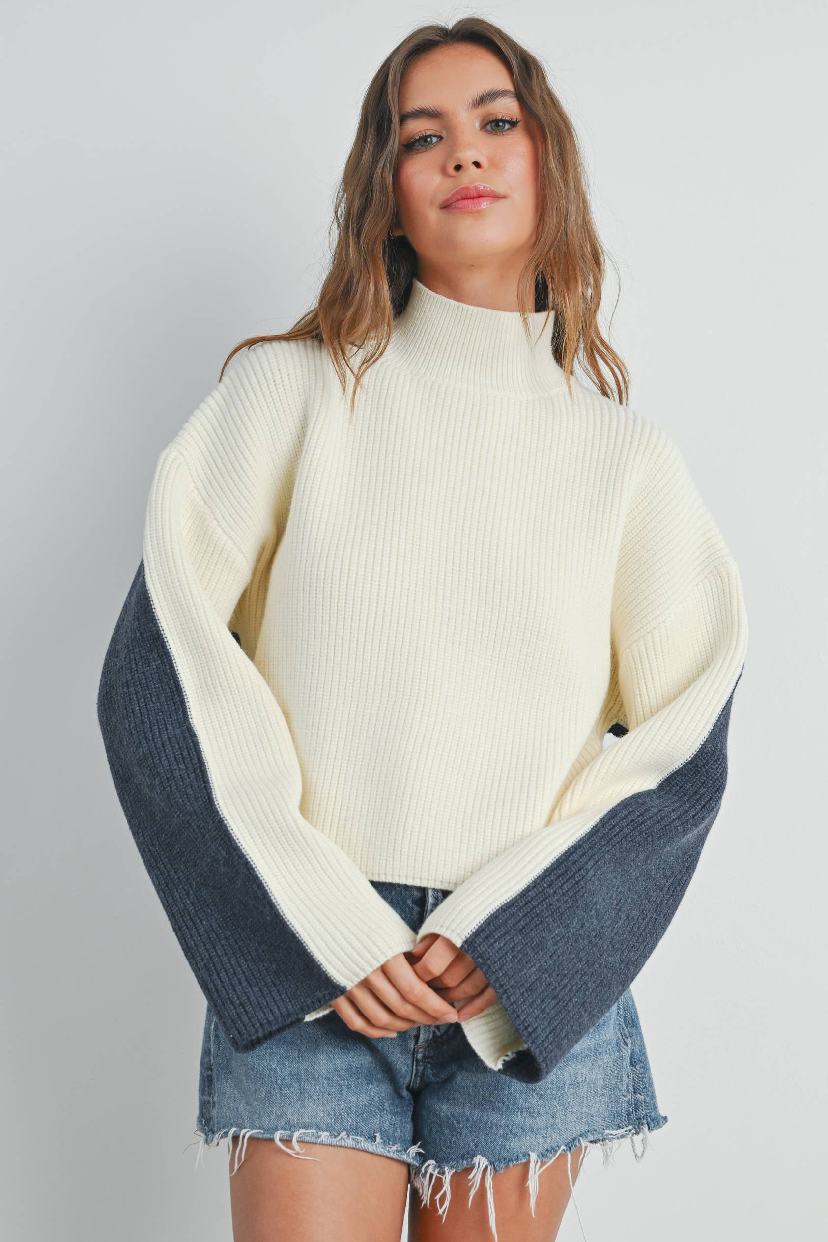 Two-Toned Turtleneck:Ivory/Blue