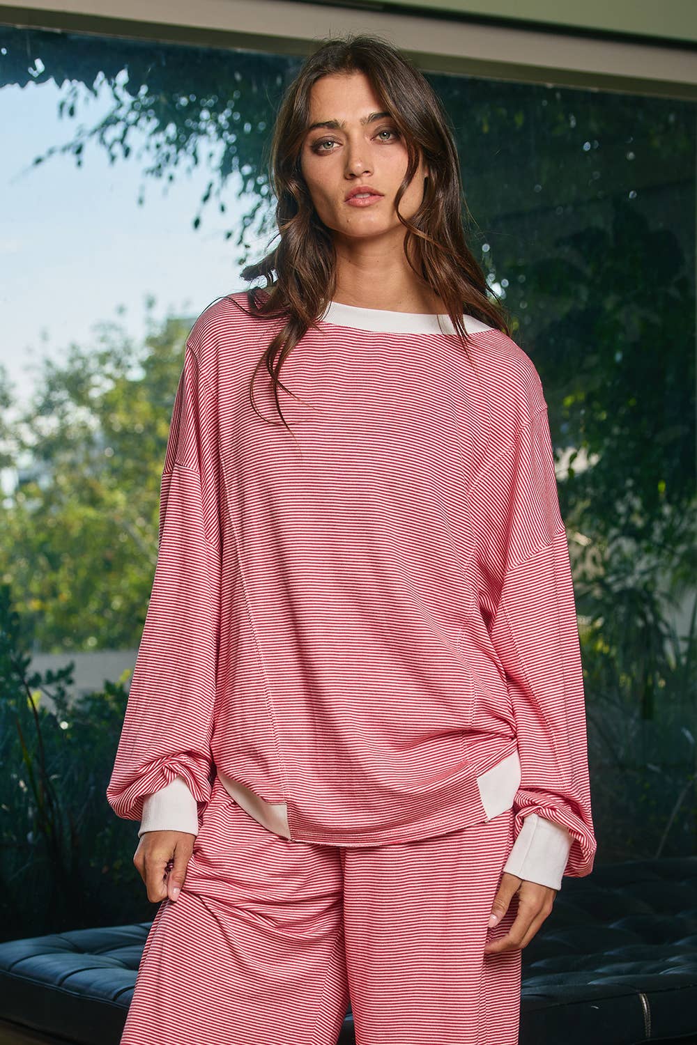 Reversible Twist-Front Set: Red/Ivory