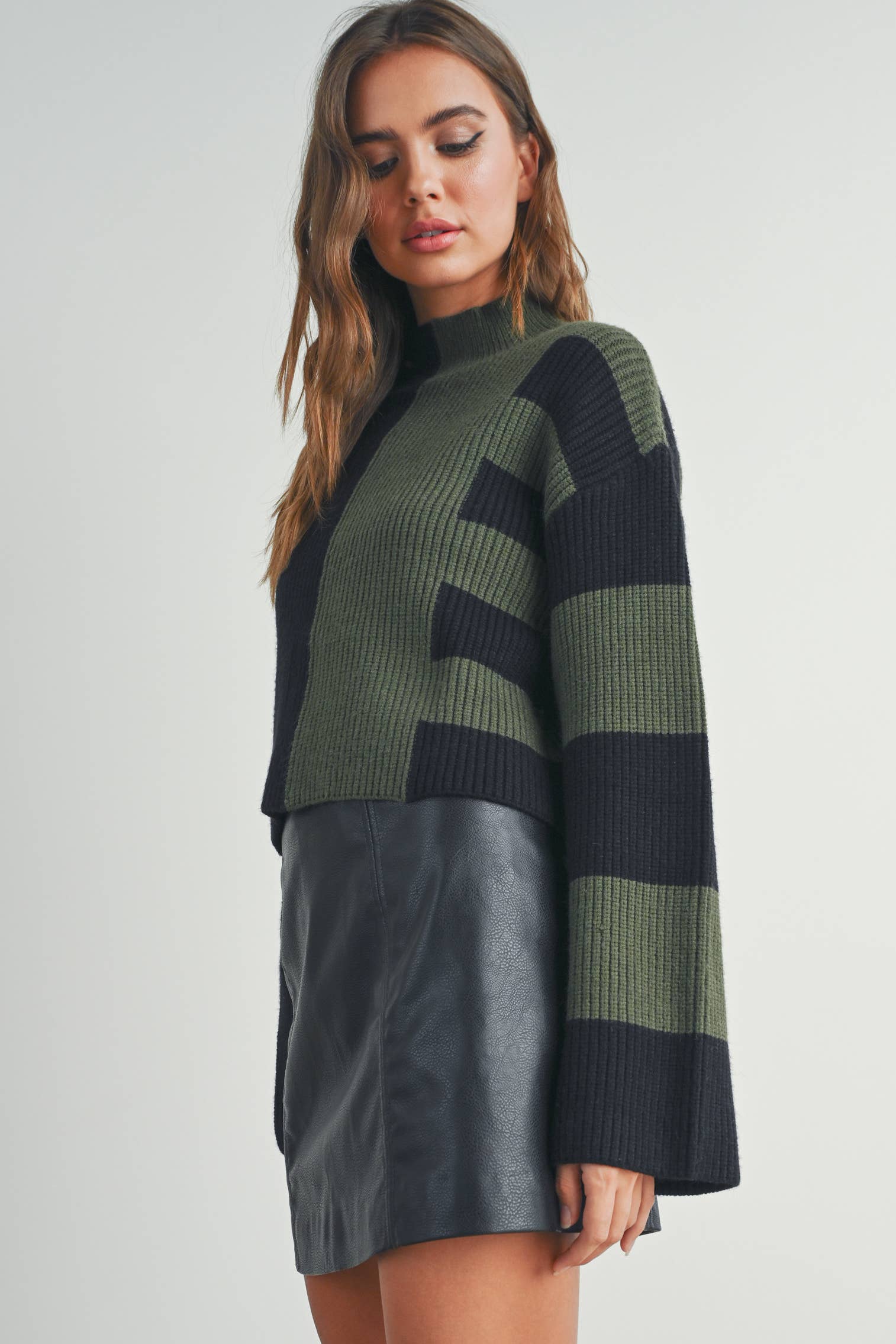 Color Block Turtleneck-Black/Olive