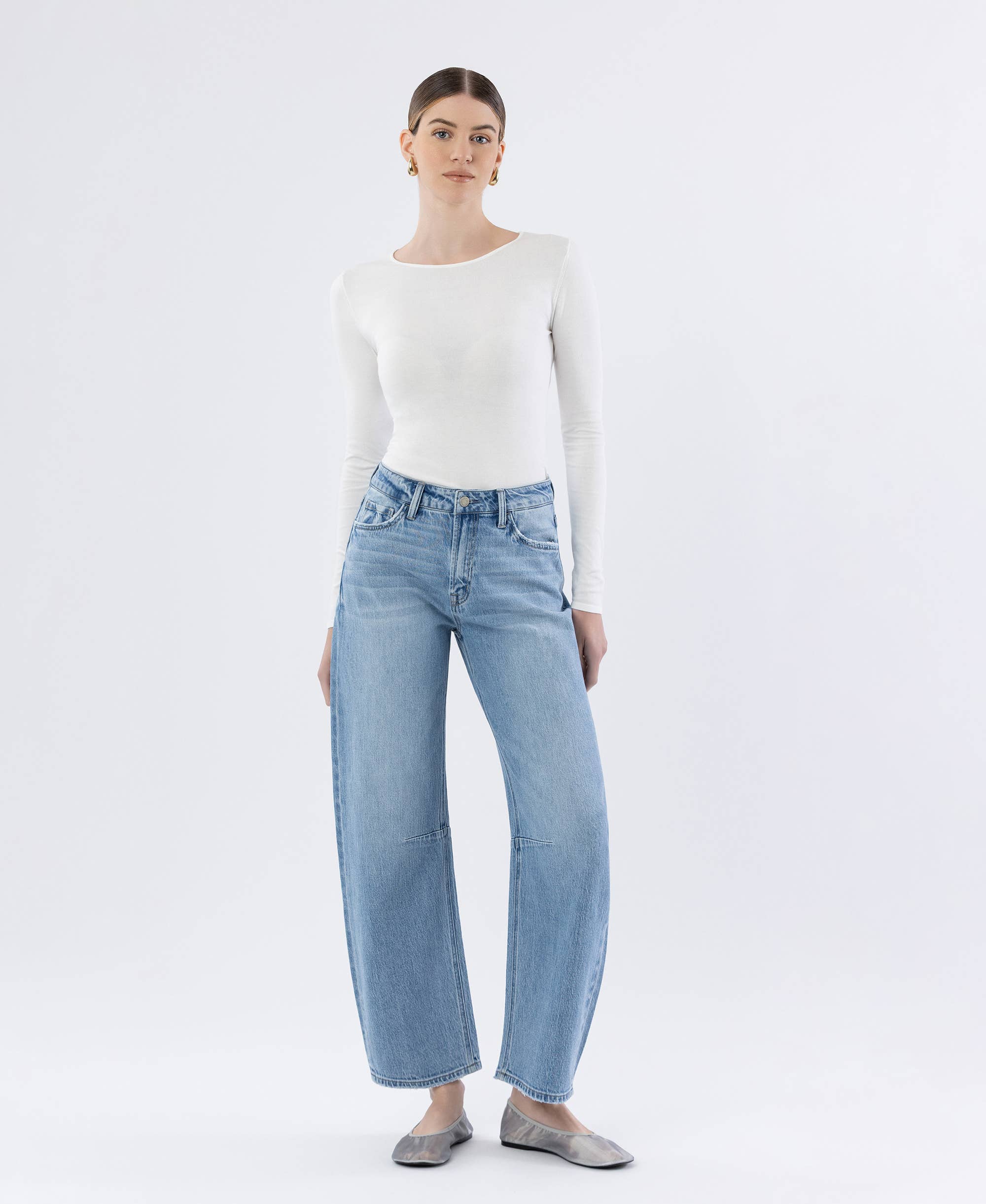 High Rise Barrel Jeans:Charm
