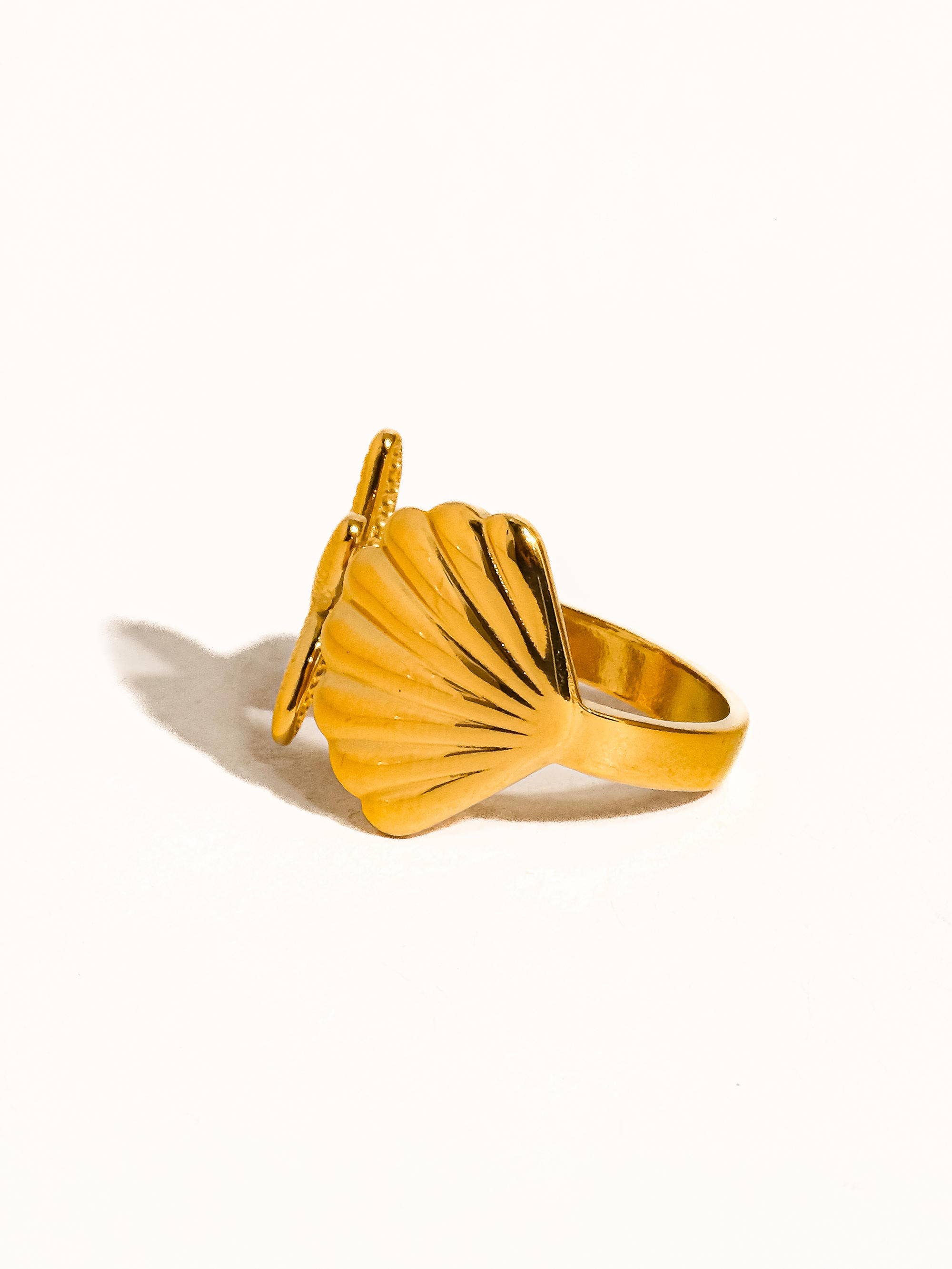 Étoilé 18K Gold Star and Shell Ring